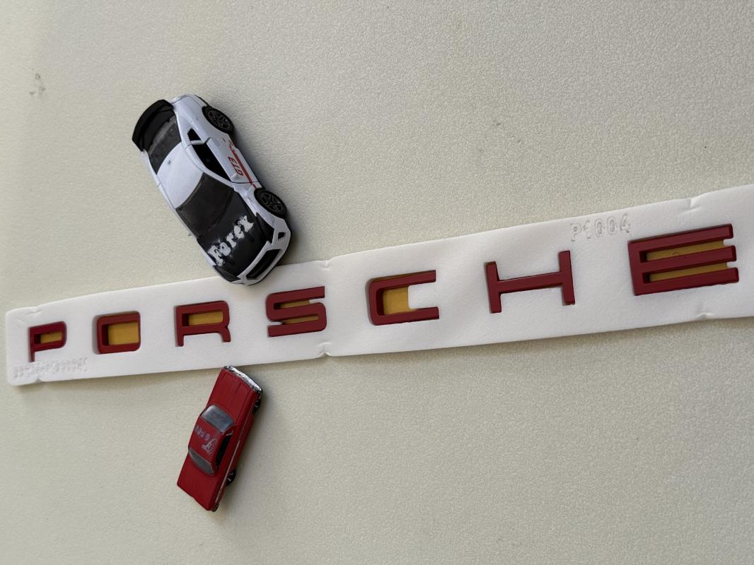 Porsche Kırmızı Boşluklu Bagaj Yazısı 3M 3D ABS