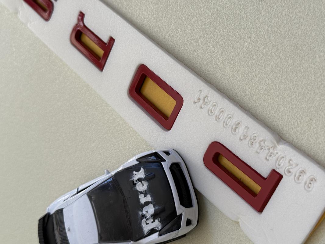 Porsche Kırmızı Boşluklu Bagaj Yazısı 3M 3D ABS