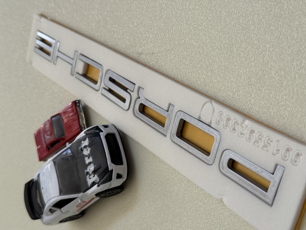 Porsche Gri Bagaj Yazısı 3M 3D ABS