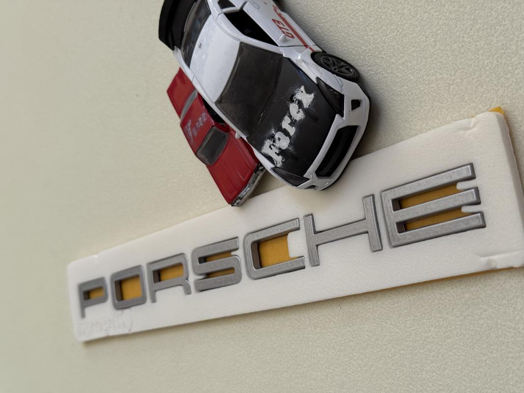 Porsche Gri Bagaj Yazısı 3M 3D ABS