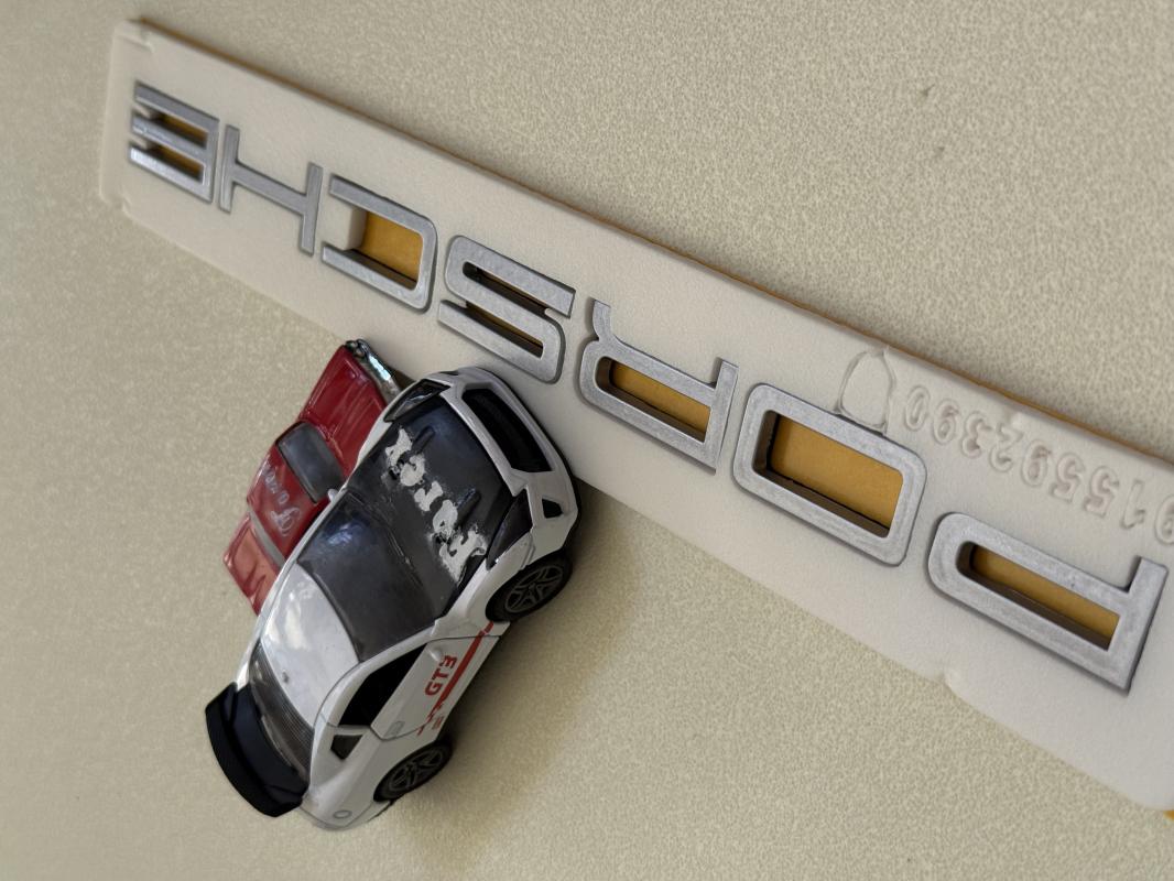 Porsche Gri Bagaj Yazısı 3M 3D ABS