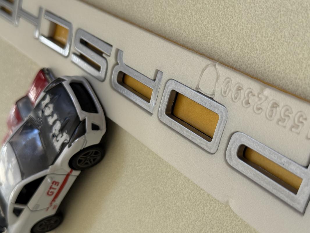 Porsche Gri Bagaj Yazısı 3M 3D ABS