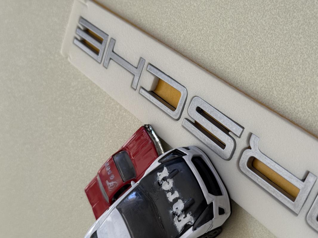 Porsche Gri Bagaj Yazısı 3M 3D ABS