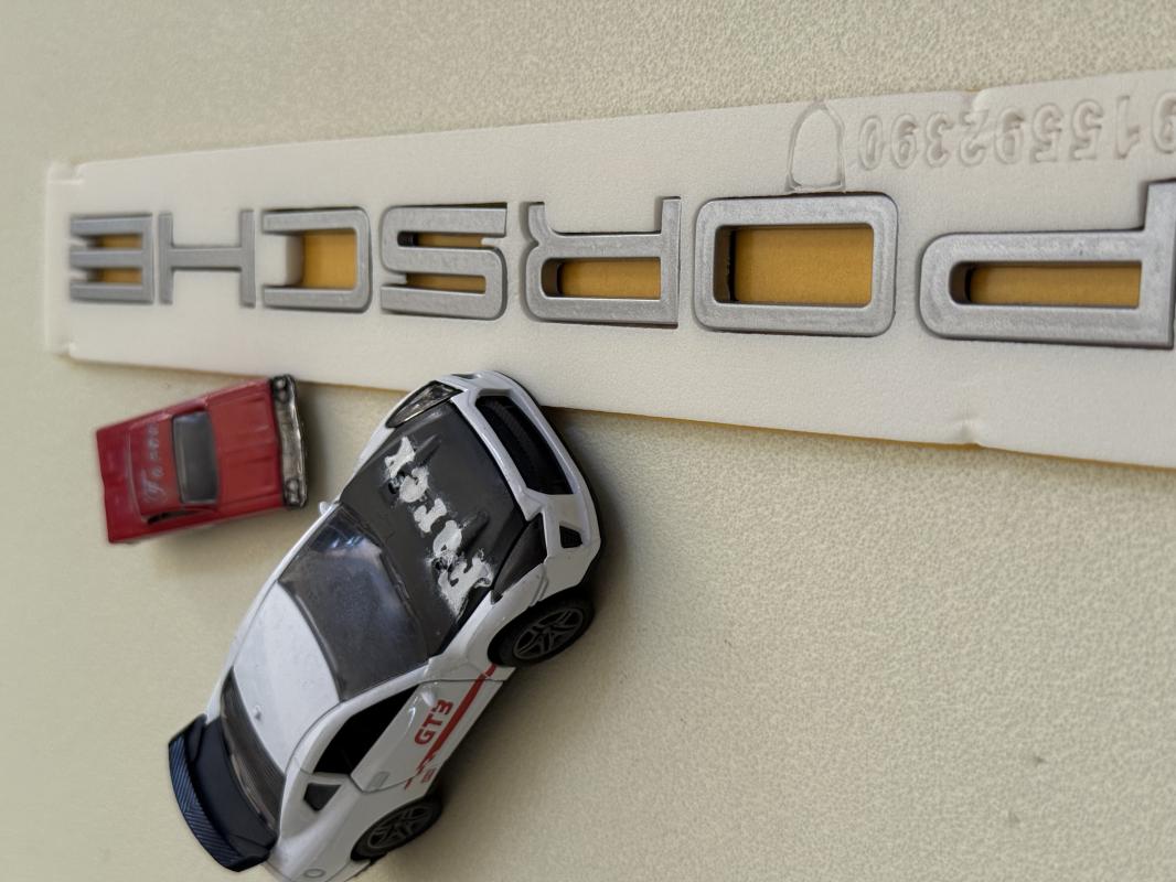 Porsche Gri Bagaj Yazısı 3M 3D ABS