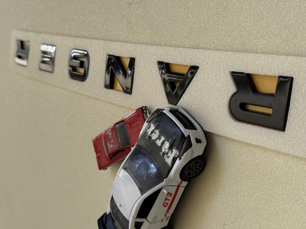 Ranger Ön Panjur Piano Black Yeni Nesil Boşluklu Yazısı 3M 3D ABS