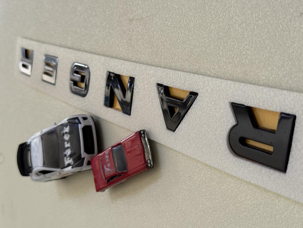 Ranger Ön Panjur Piano Black Yeni Nesil Boşluklu Yazısı 3M 3D ABS
