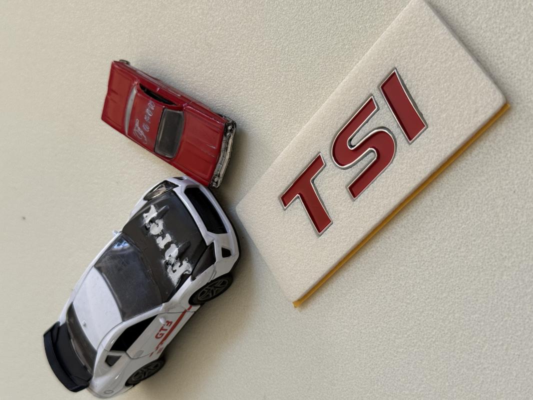 Volkswagen TSI Büyük Boy Kırmızı Bagaj Yazısı 3M 3D ABS
