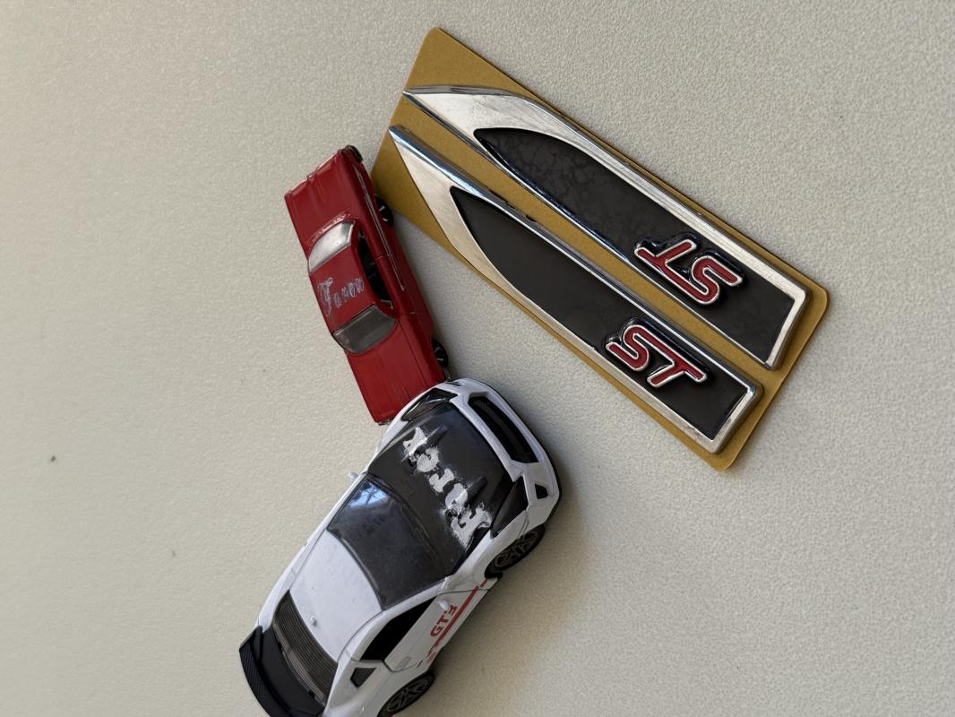 Ford ST Kırmızı-Piano Black GTI Bıçak Çamurluk Arması 3M 3D ABS