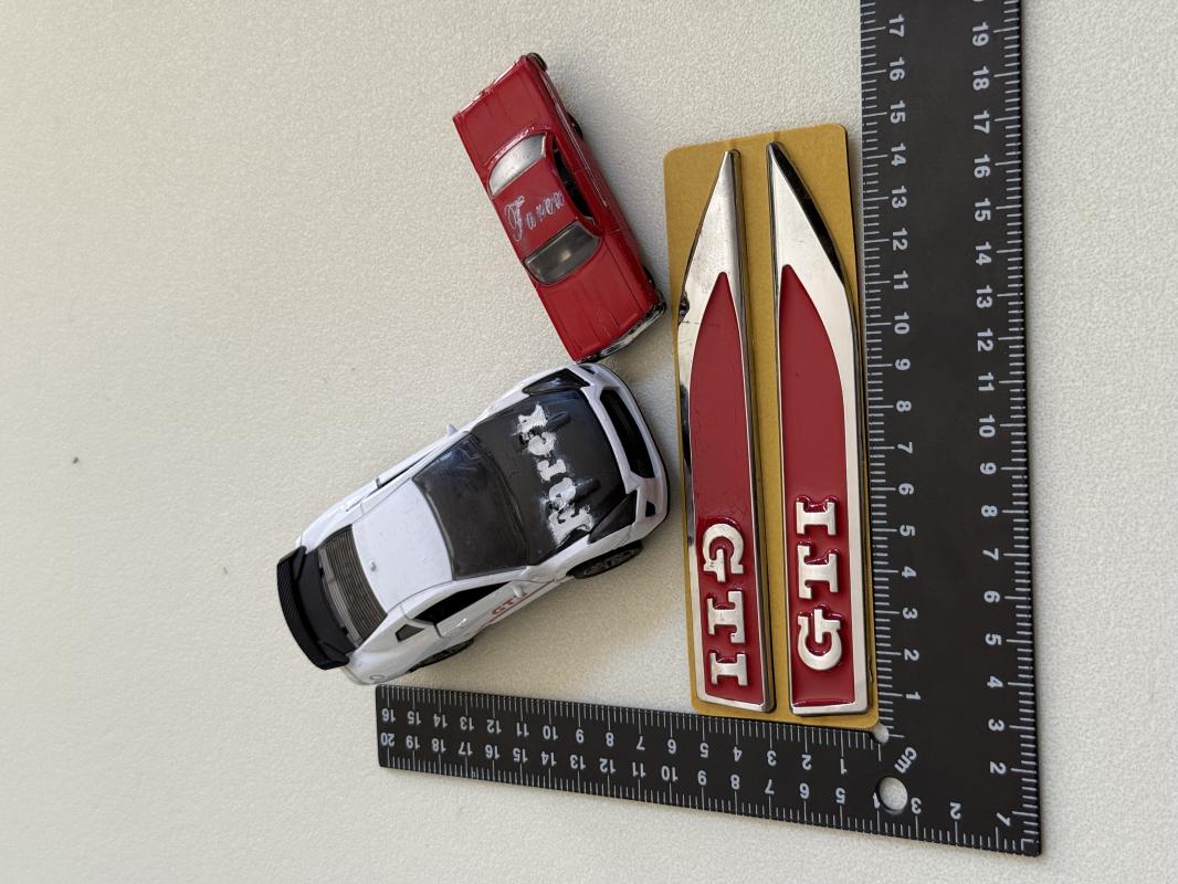 Volkswagen Kırmızı-Krom GTI Bıçak Çamurluk Arması 3M 3D ABS