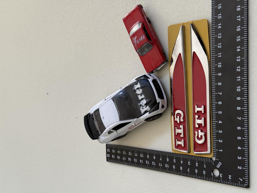 Volkswagen Kırmızı-Krom GTI Bıçak Çamurluk Arması 3M 3D ABS