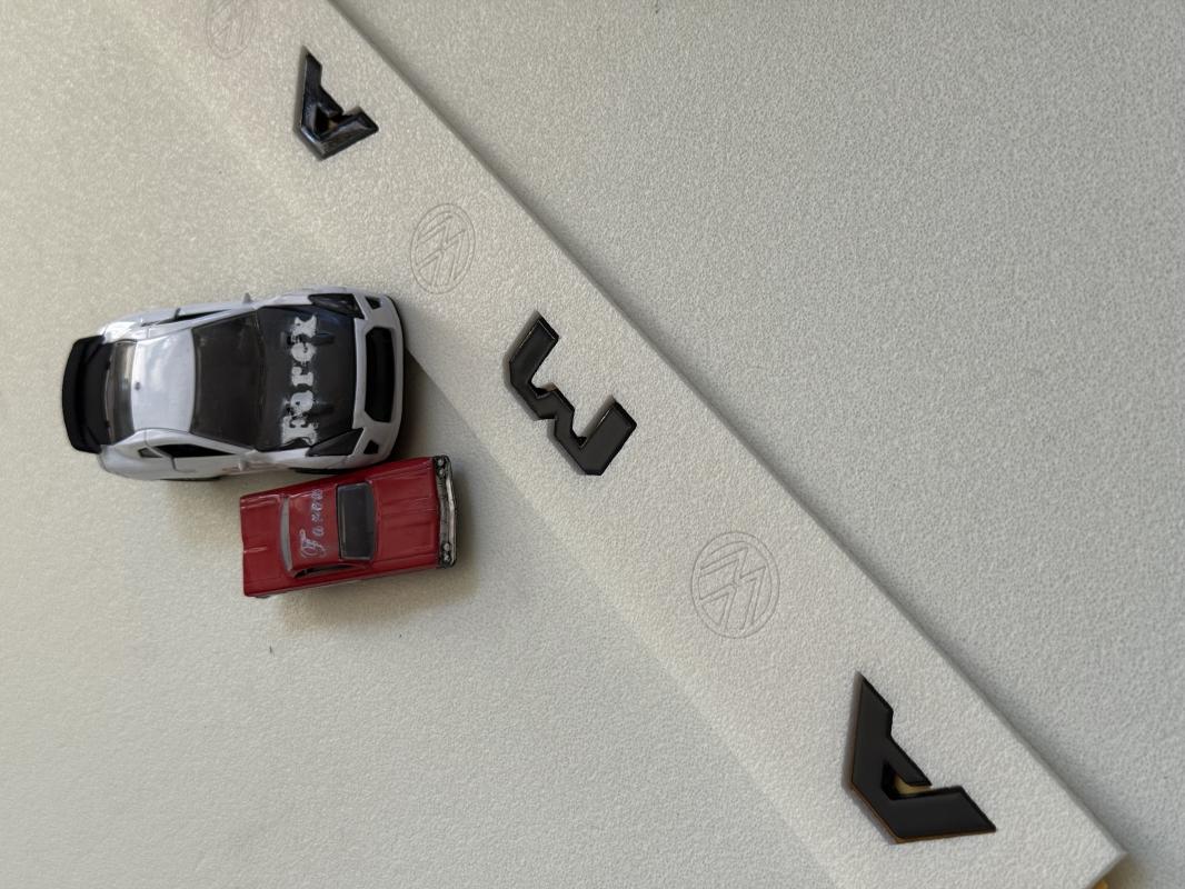 Amarok Yeni Nesil Boşluklu Piano Black Bagaj Yazısı 3M 3D ABS