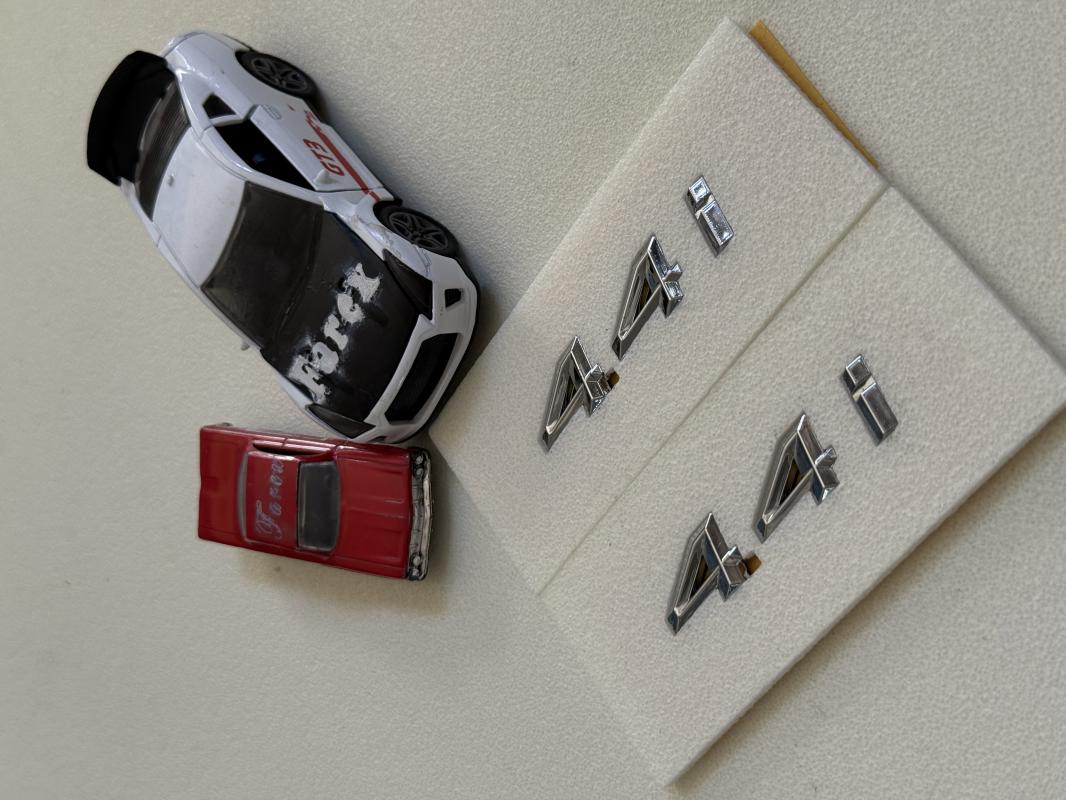 Bmw 4.4i Krom Çamurluk Yazısı Seti 2’li 3M 3D ABS