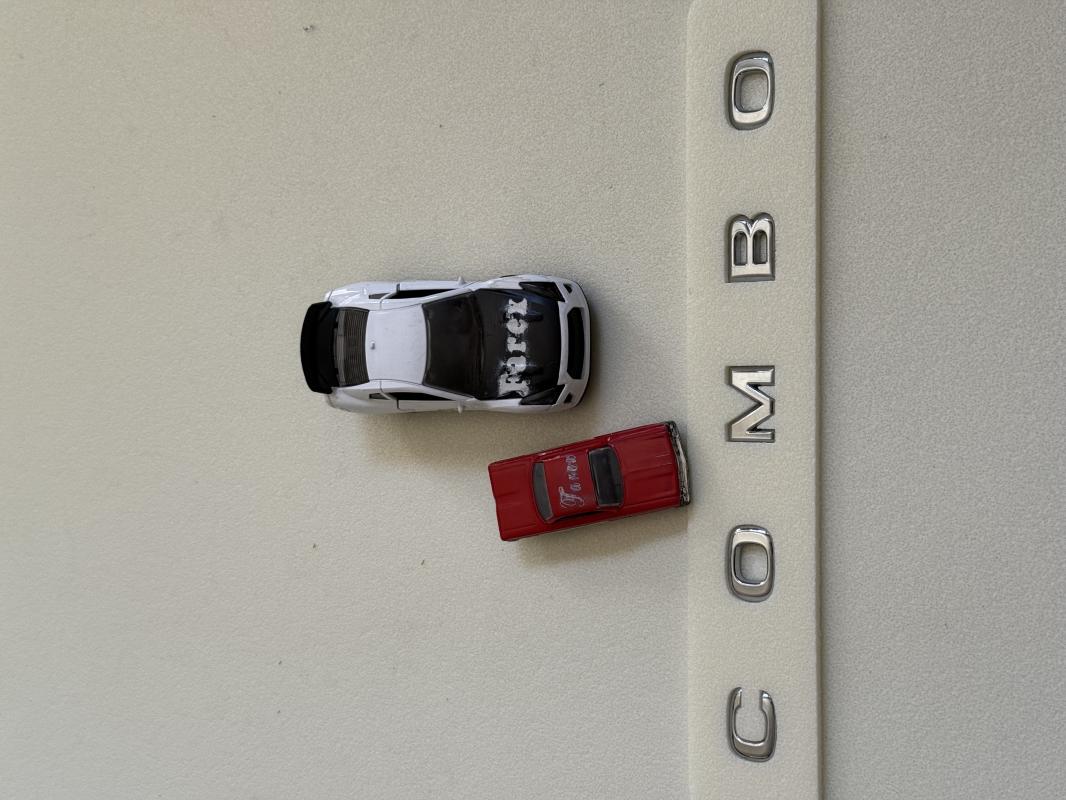 Opel Combo Boşluklu Yeni Nesil Krom Bagaj Yazısı 3M 3D ABS