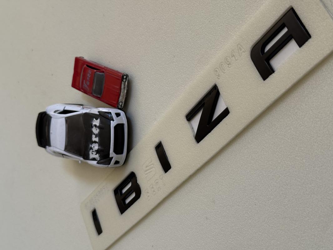 Seat Ibiza Boşluklu Piano Black Bagaj Yazısı 3M 3D ABS