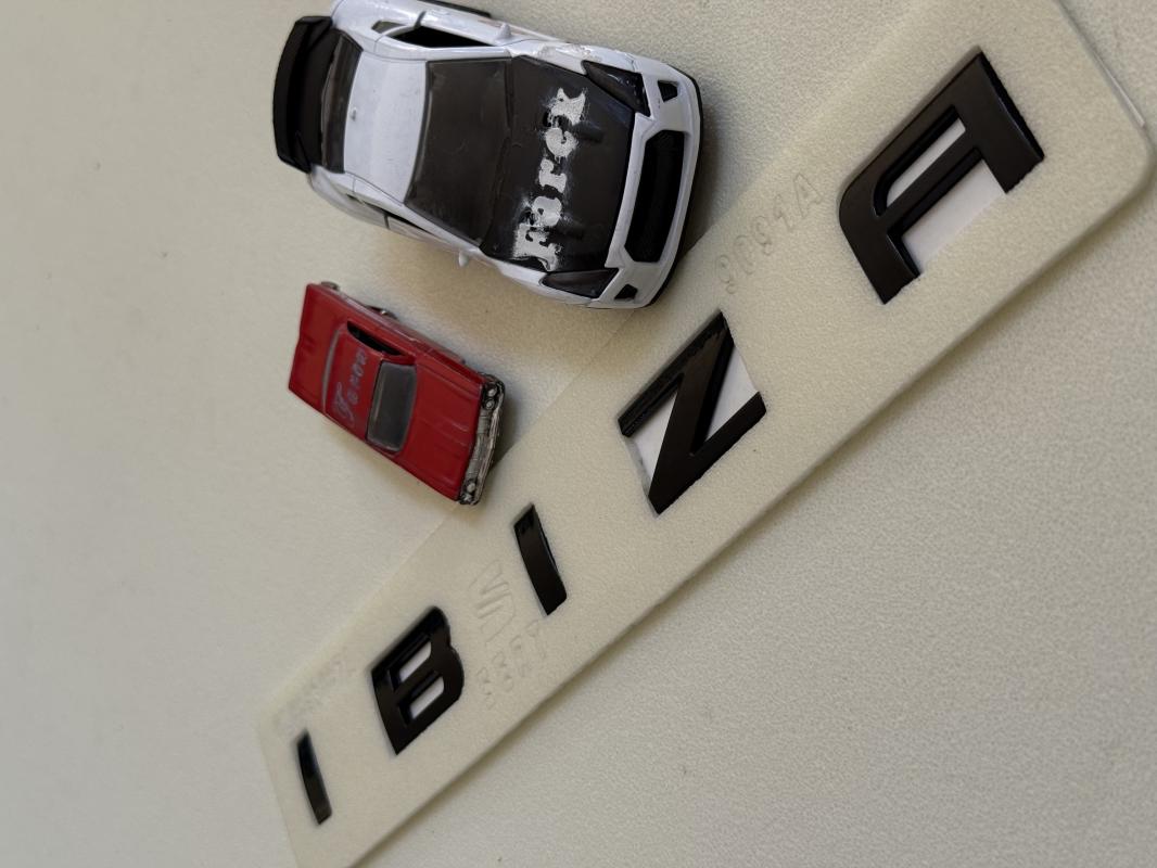 Seat Ibiza Boşluklu Piano Black Bagaj Yazısı 3M 3D ABS