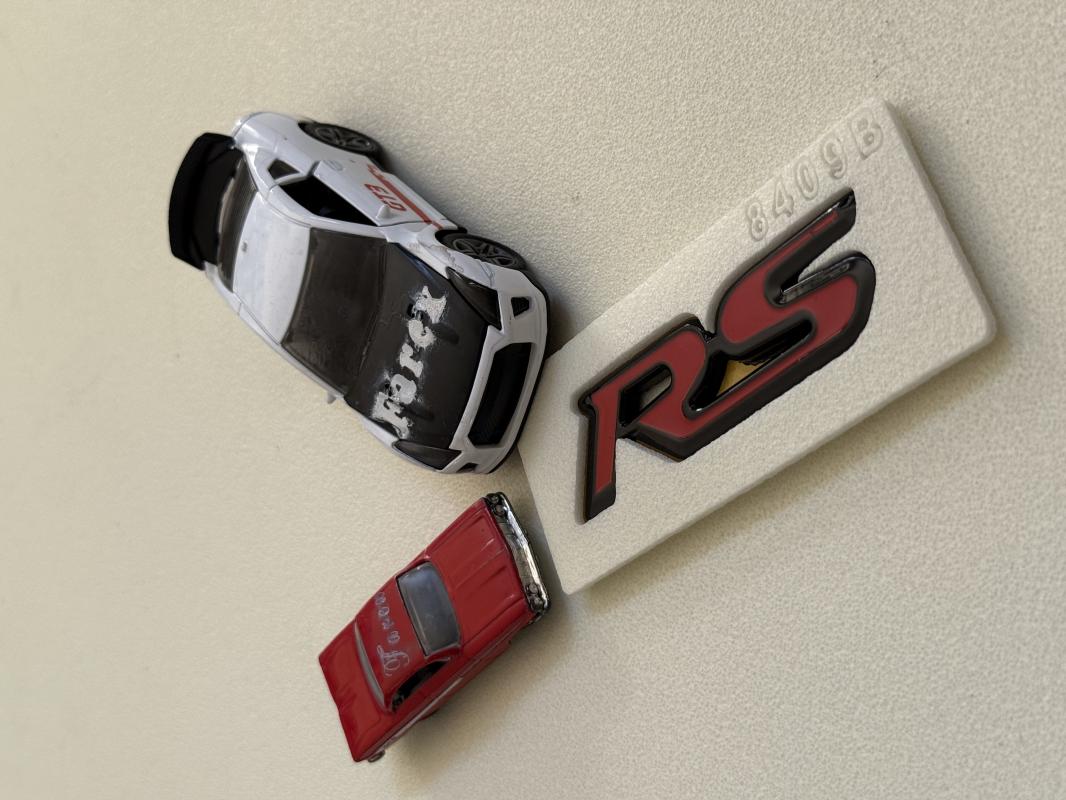 RS Kırmızı-Piano Black Bagaj Yazısı 3M 3D ABS