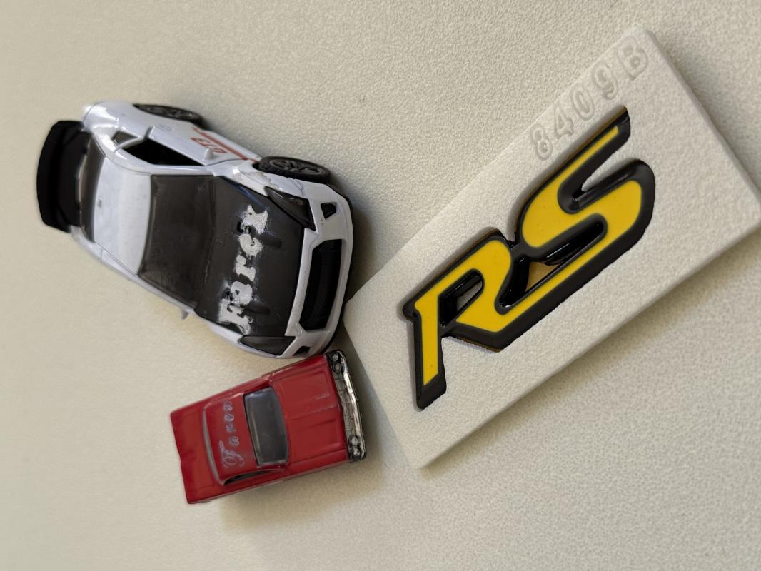 RS Sarı-Piano Black Bagaj Yazısı 3M 3D ABS