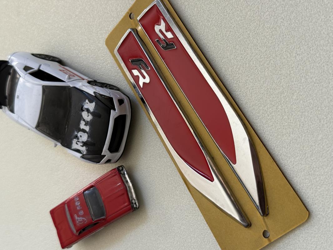 Seat FR Kırmızı Bıçak Çamurluk Arması 3M 3D ABS