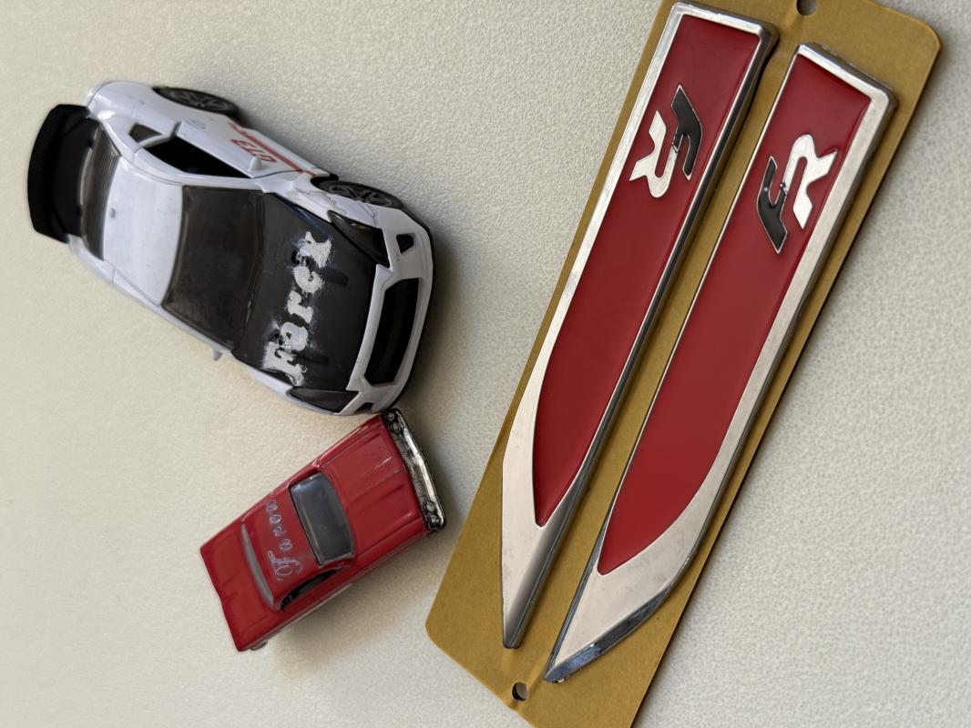 Seat FR Kırmızı Bıçak Çamurluk Arması 3M 3D ABS