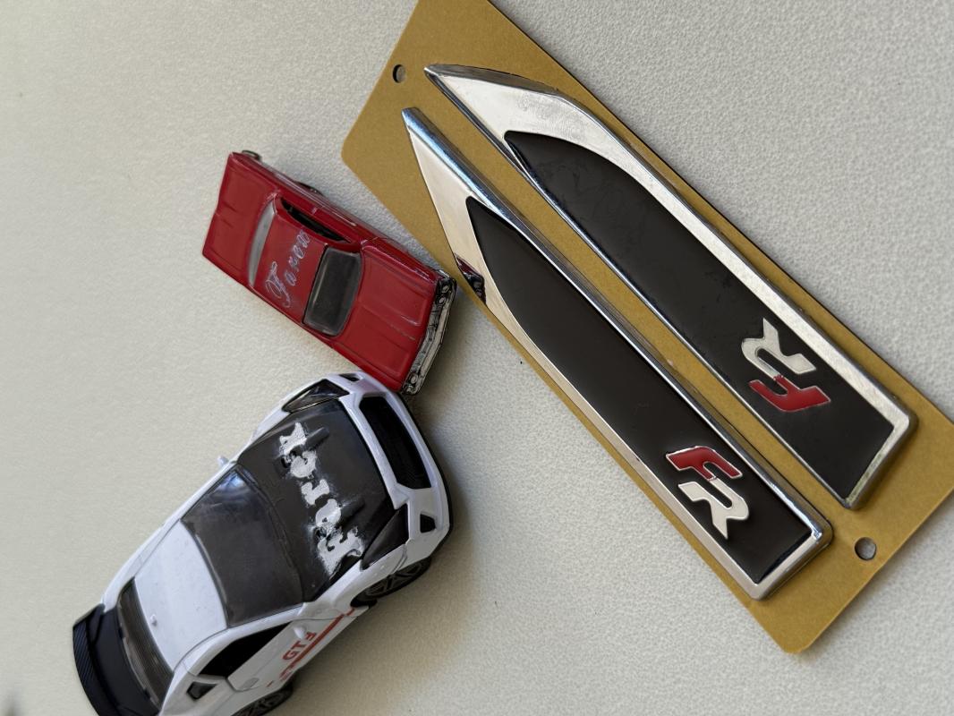 Seat FR Piano Black Bıçak Çamurluk Arması 3M 3D ABS