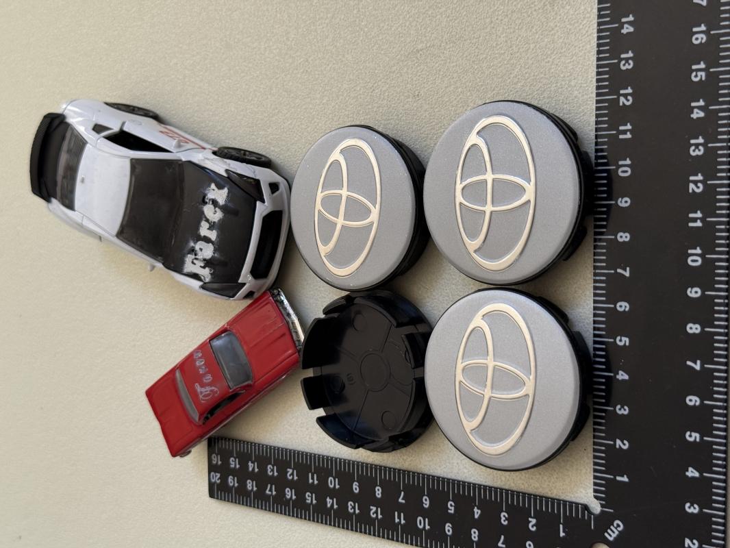 Toyota Gri Jant Kapak Arması Seti 4’lü 3M 3D ABS