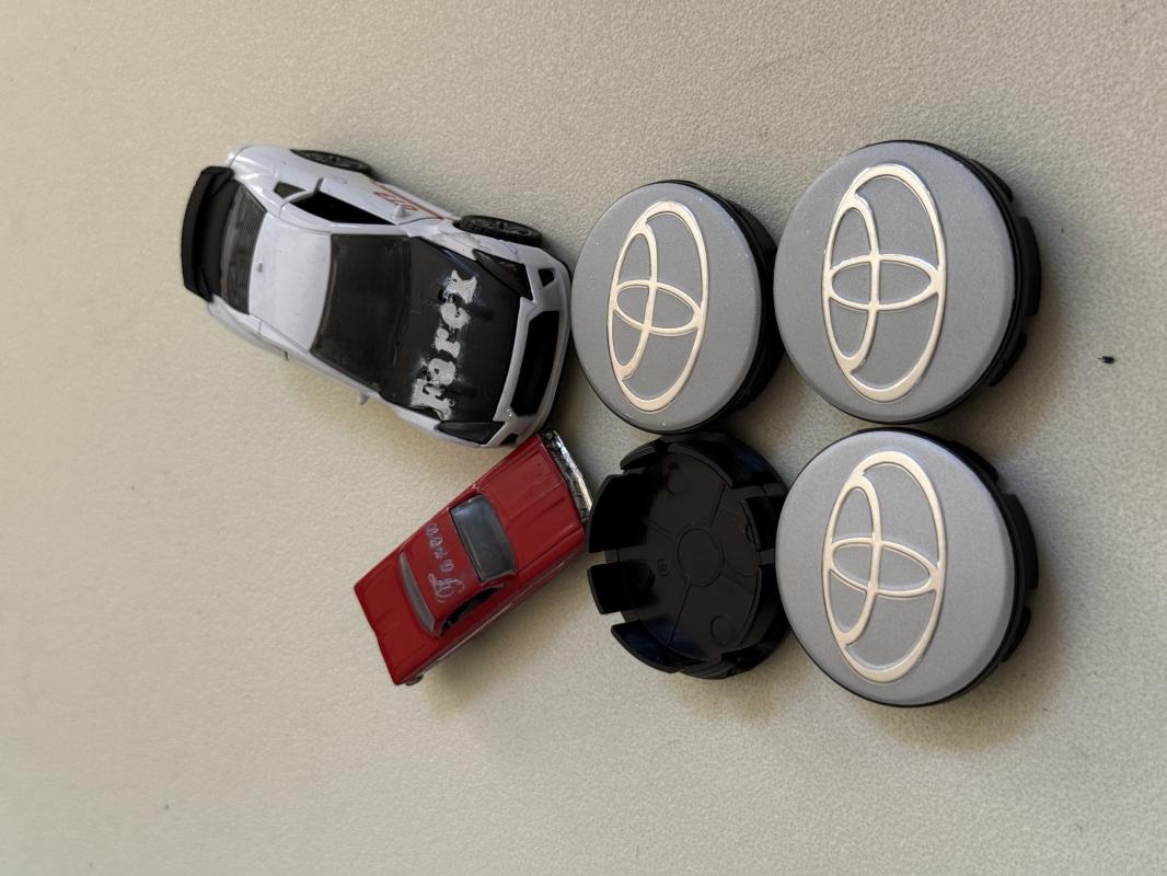 Toyota Gri Jant Kapak Arması Seti 4’lü 3M 3D ABS
