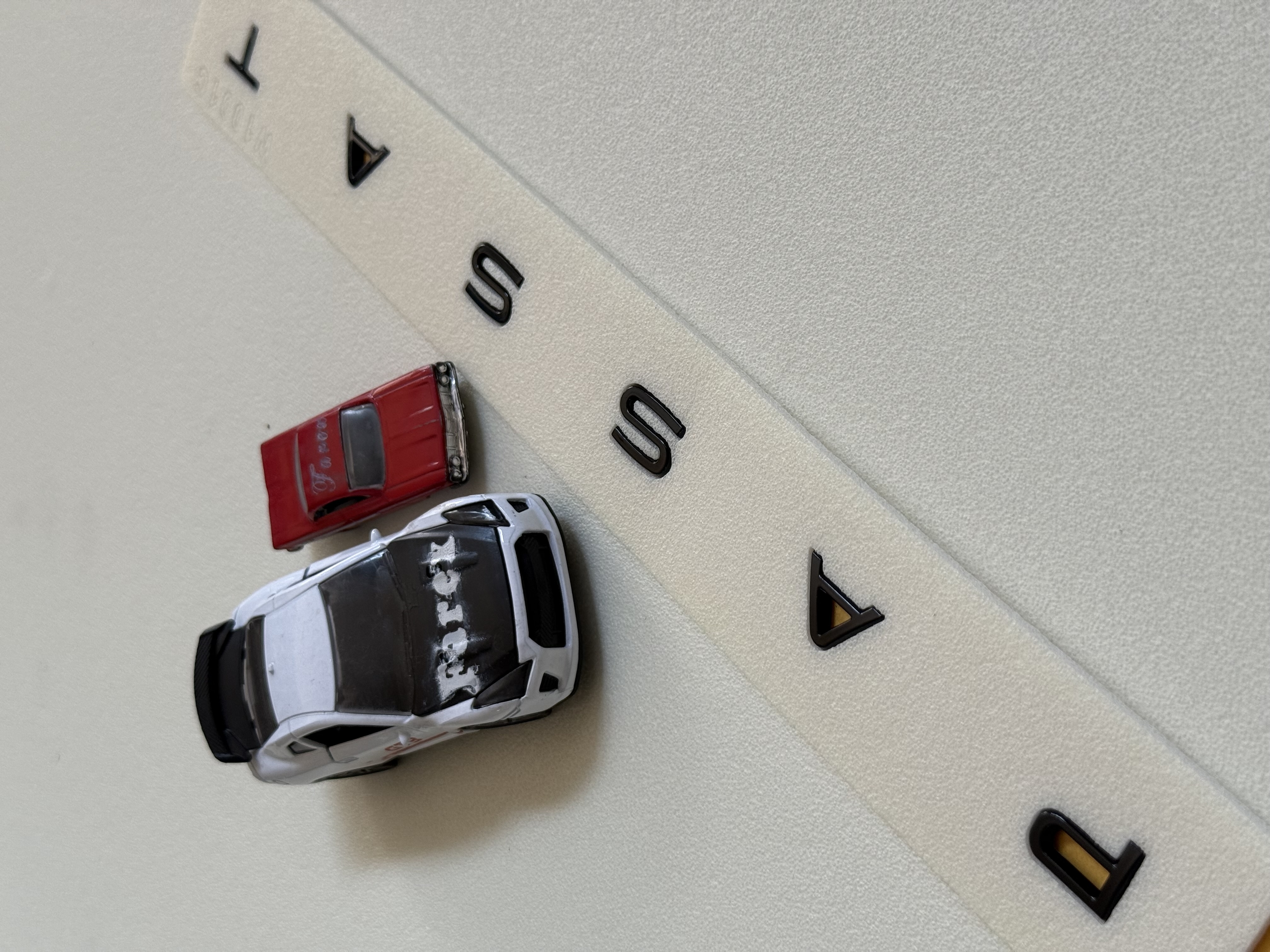 Volkswagen Passat Uyumlu 33 cm Yeni Nesil Boşluklu Piano Black Bagaj Yazısı3M 3D ABS