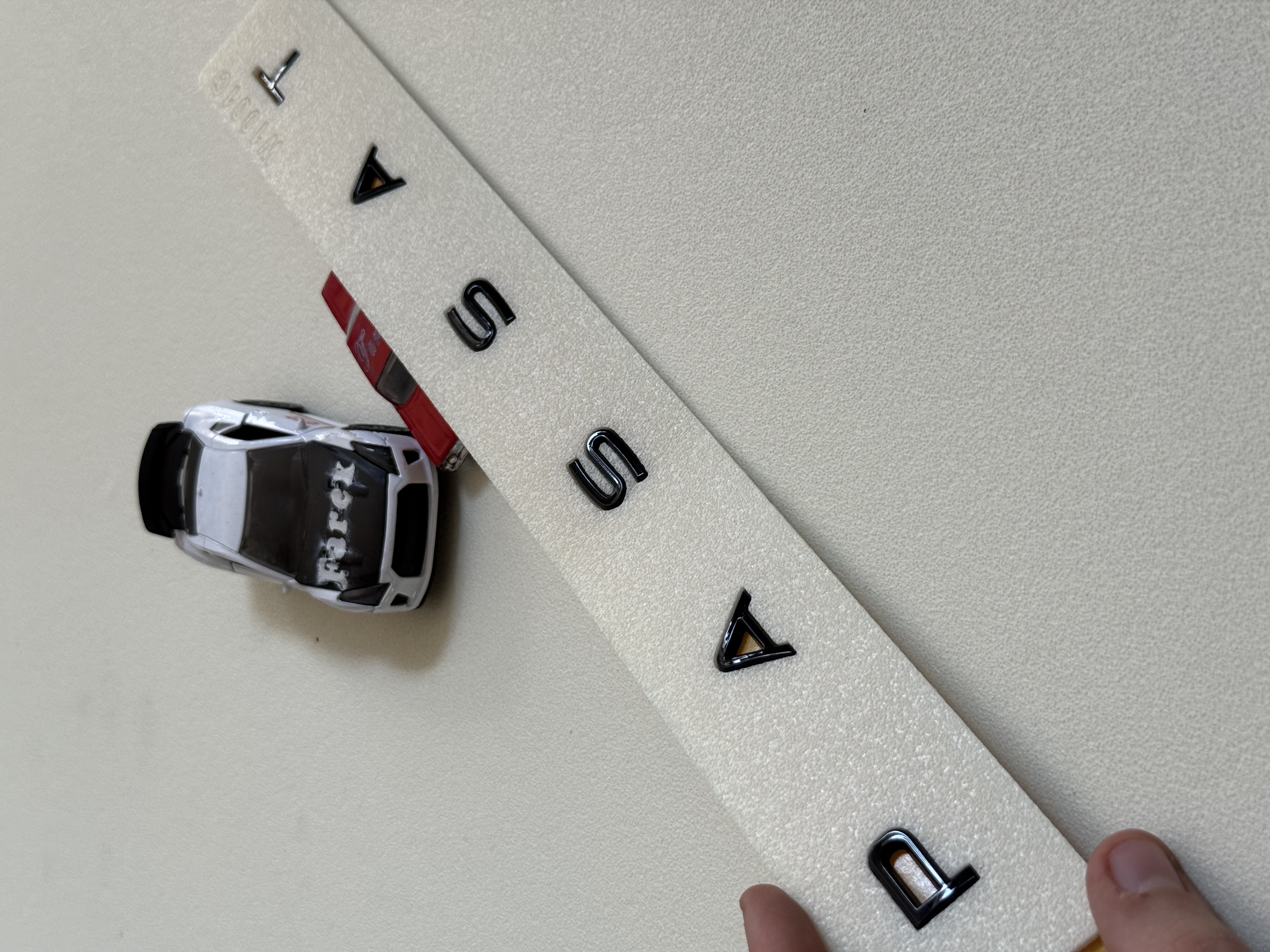 Volkswagen Passat Uyumlu 33 cm Yeni Nesil Boşluklu Piano Black Bagaj Yazısı3M 3D ABS