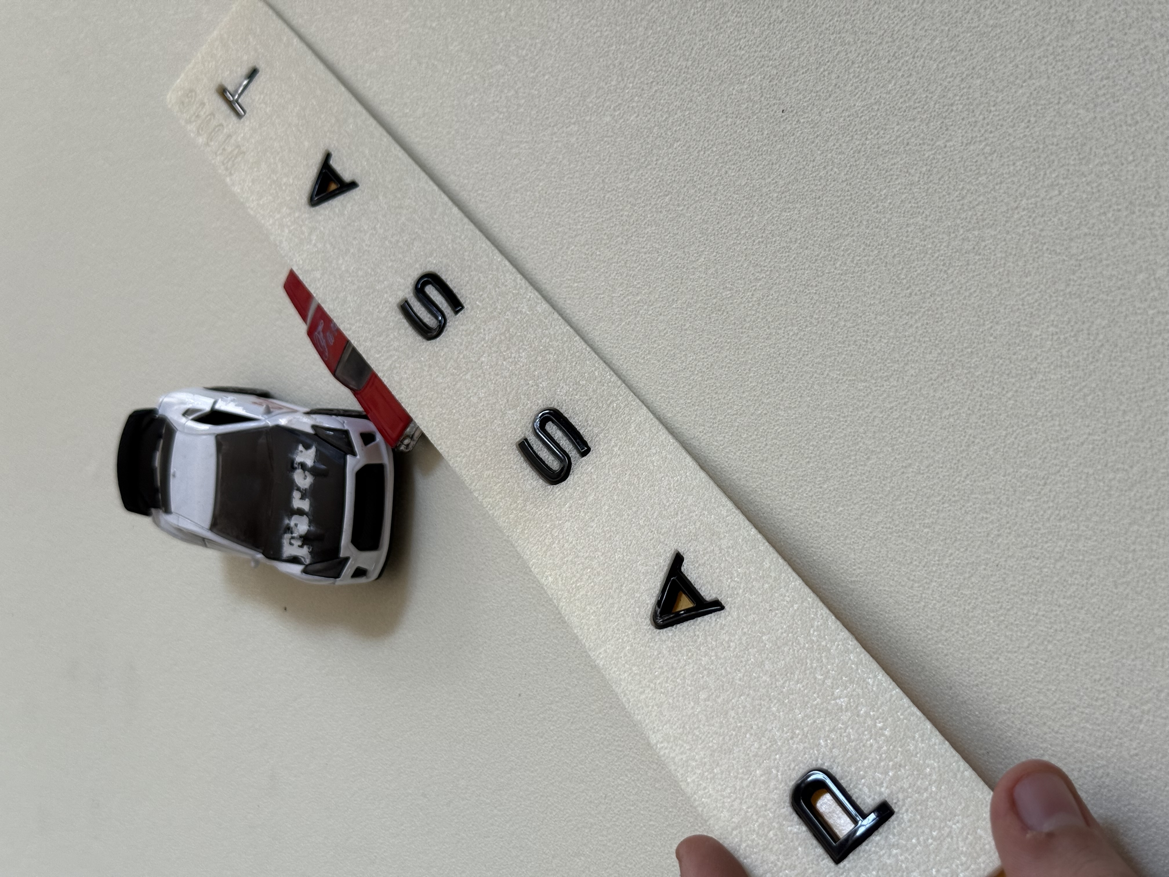 Volkswagen Passat Uyumlu 33 cm Yeni Nesil Boşluklu Piano Black Bagaj Yazısı3M 3D ABS