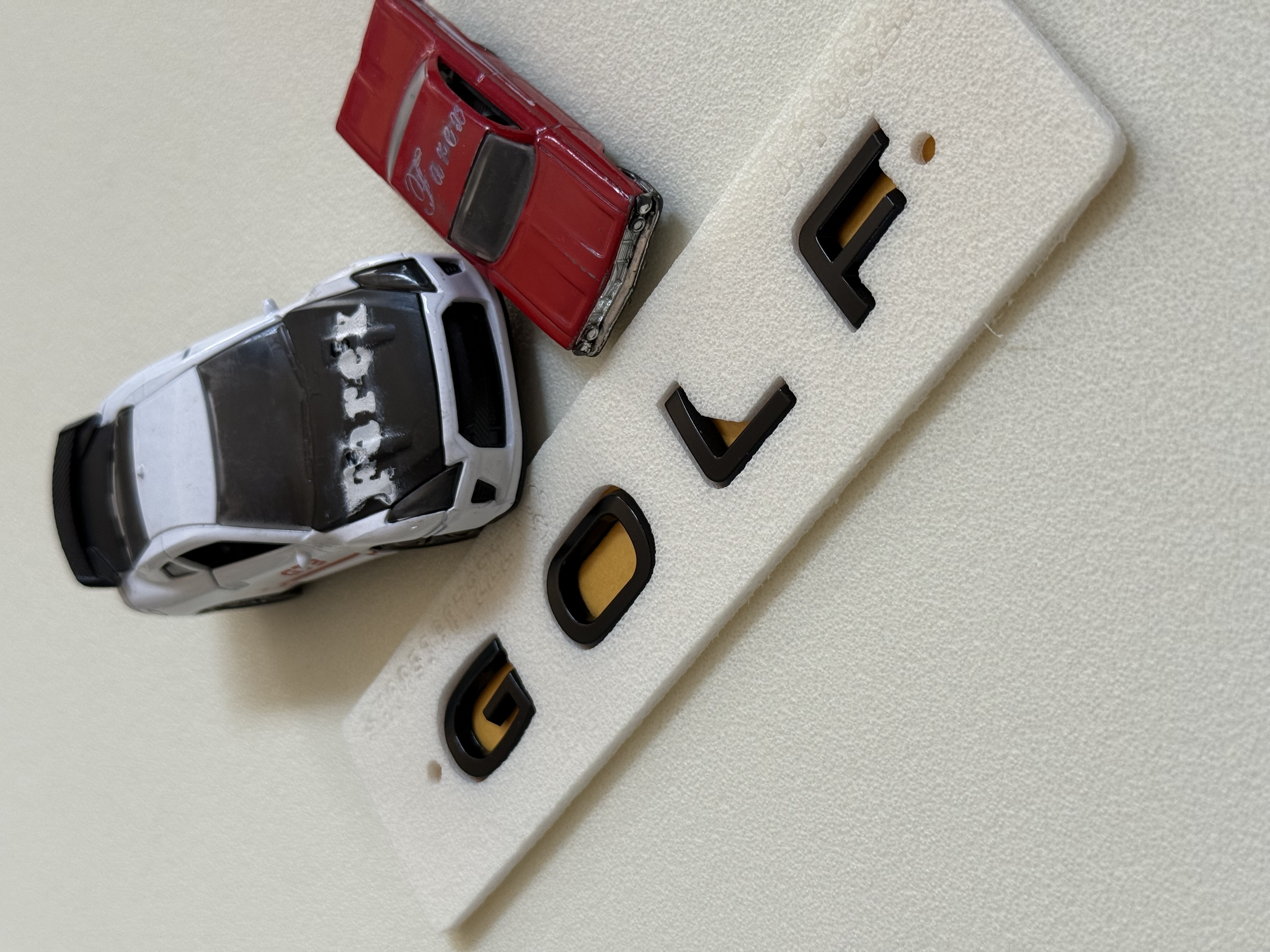 Volkswagen Golf Yeni Nesil Boşluklu Piano Black Bagaj Yazısı3M 3D ABS