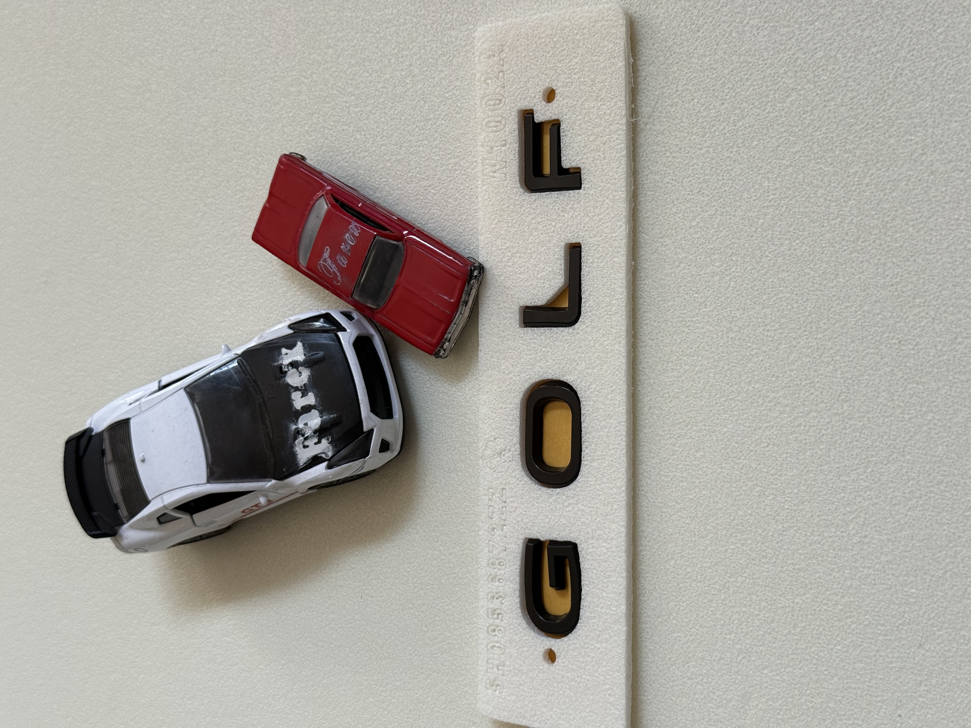 Volkswagen Golf Yeni Nesil Boşluklu Piano Black Bagaj Yazısı3M 3D ABS