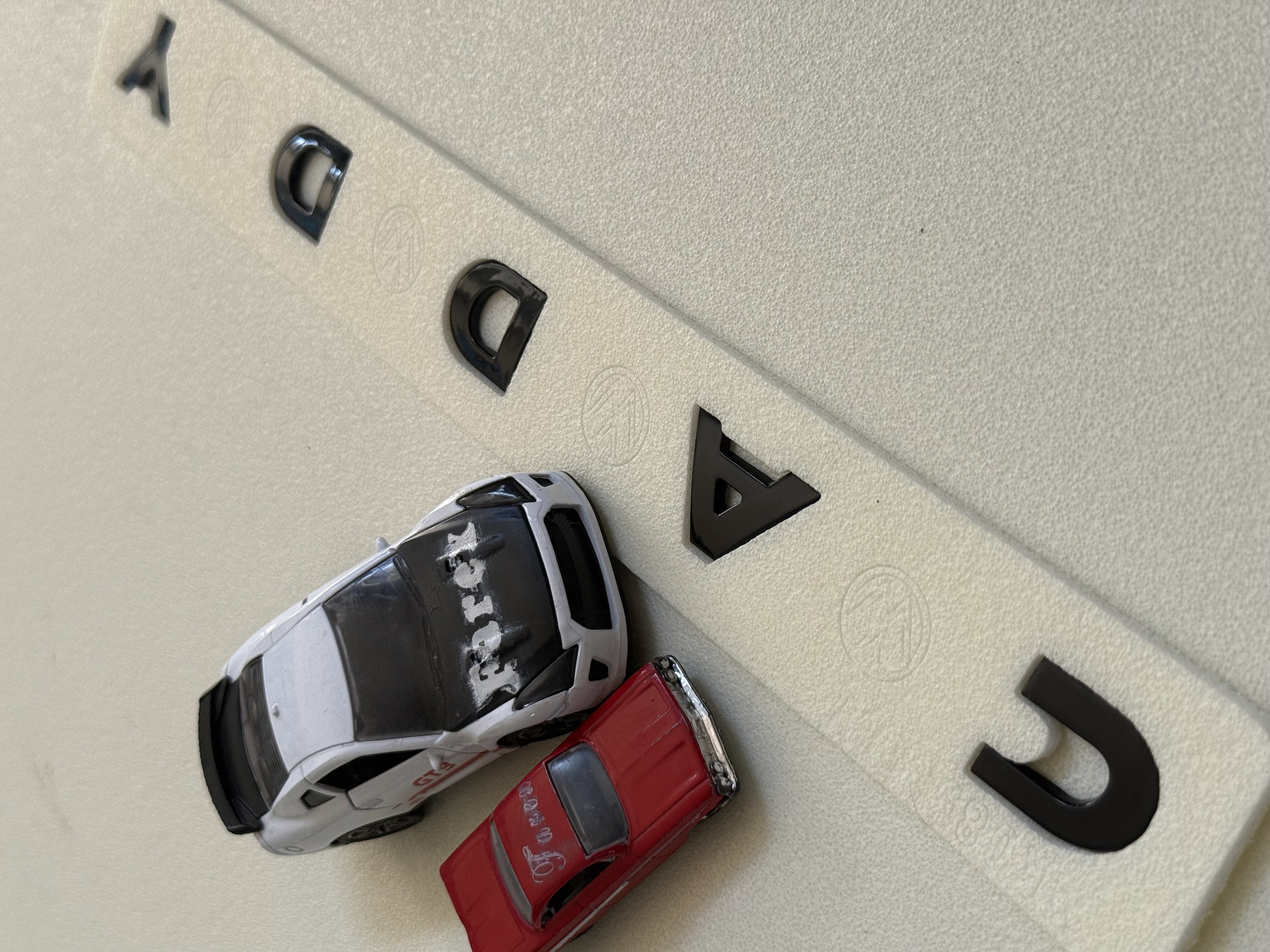 Volkswagen Caddy Boşluklu Piano Black Bagaj Yazısı 3M 3D ABS