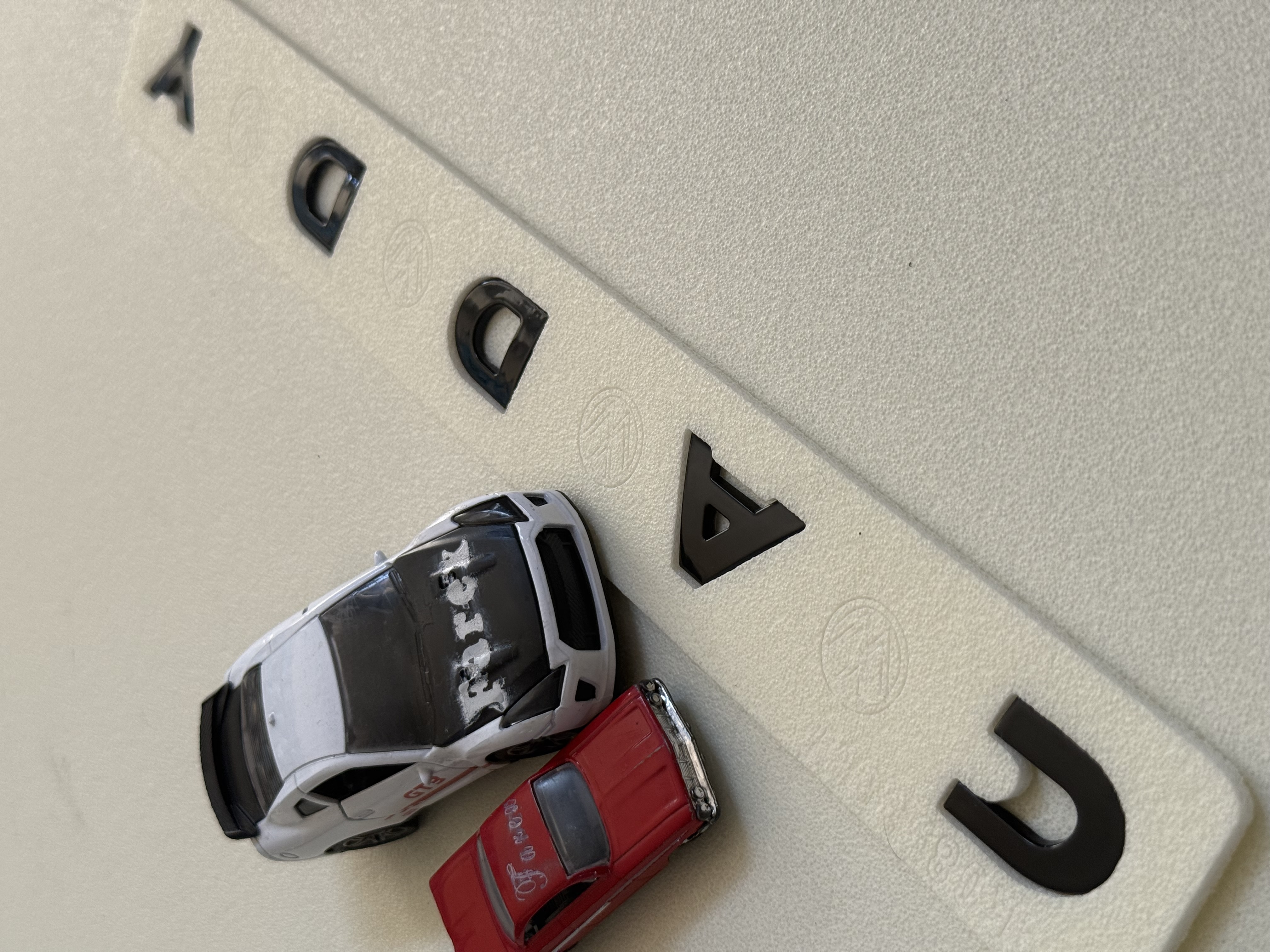 Volkswagen Caddy Boşluklu Piano Black Bagaj Yazısı 3M 3D ABS