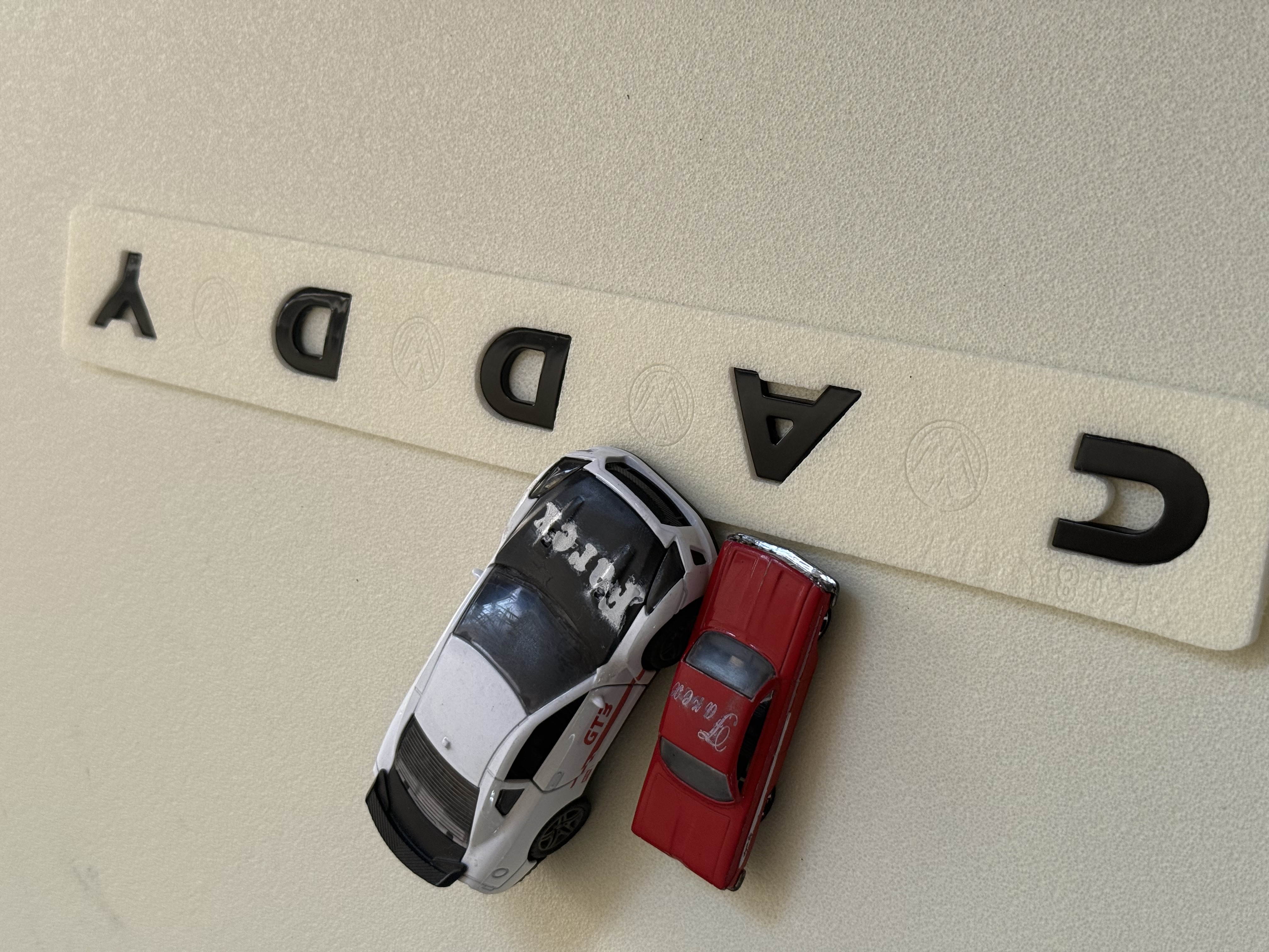 Volkswagen Caddy Boşluklu Piano Black Bagaj Yazısı 3M 3D ABS