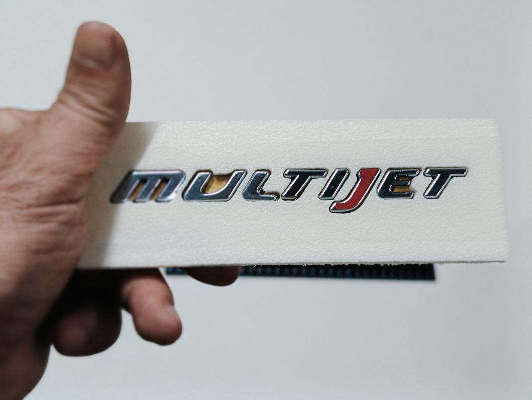 Multijet Krom ’’J Kırmızı’’ Bagaj Yazısı 3M 3D ABS