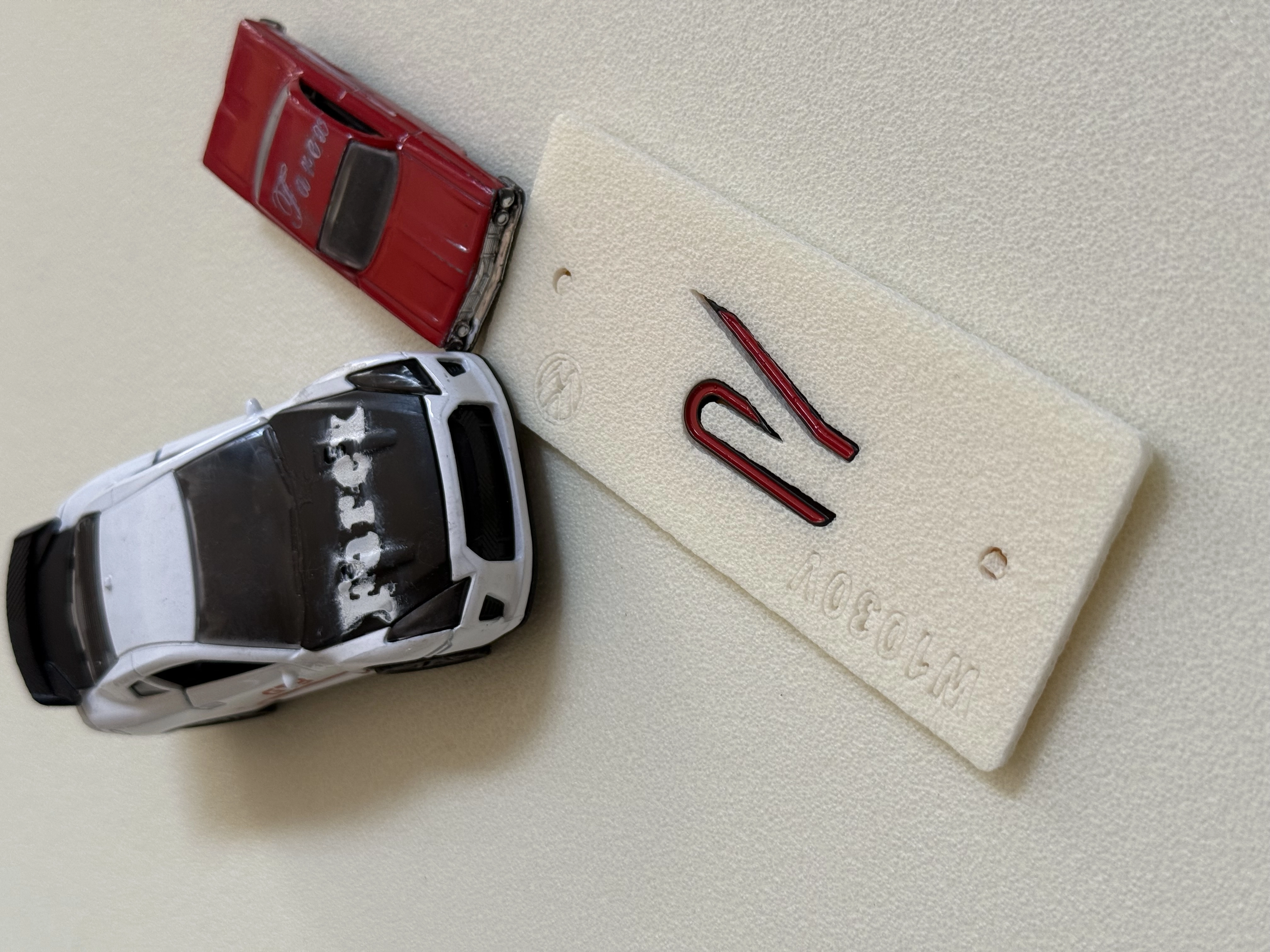 Volkswagen R Kırmızı-Piano Black Küçük Boy 4,5 cm 3M 3D ABS ( Tüm Modeller)