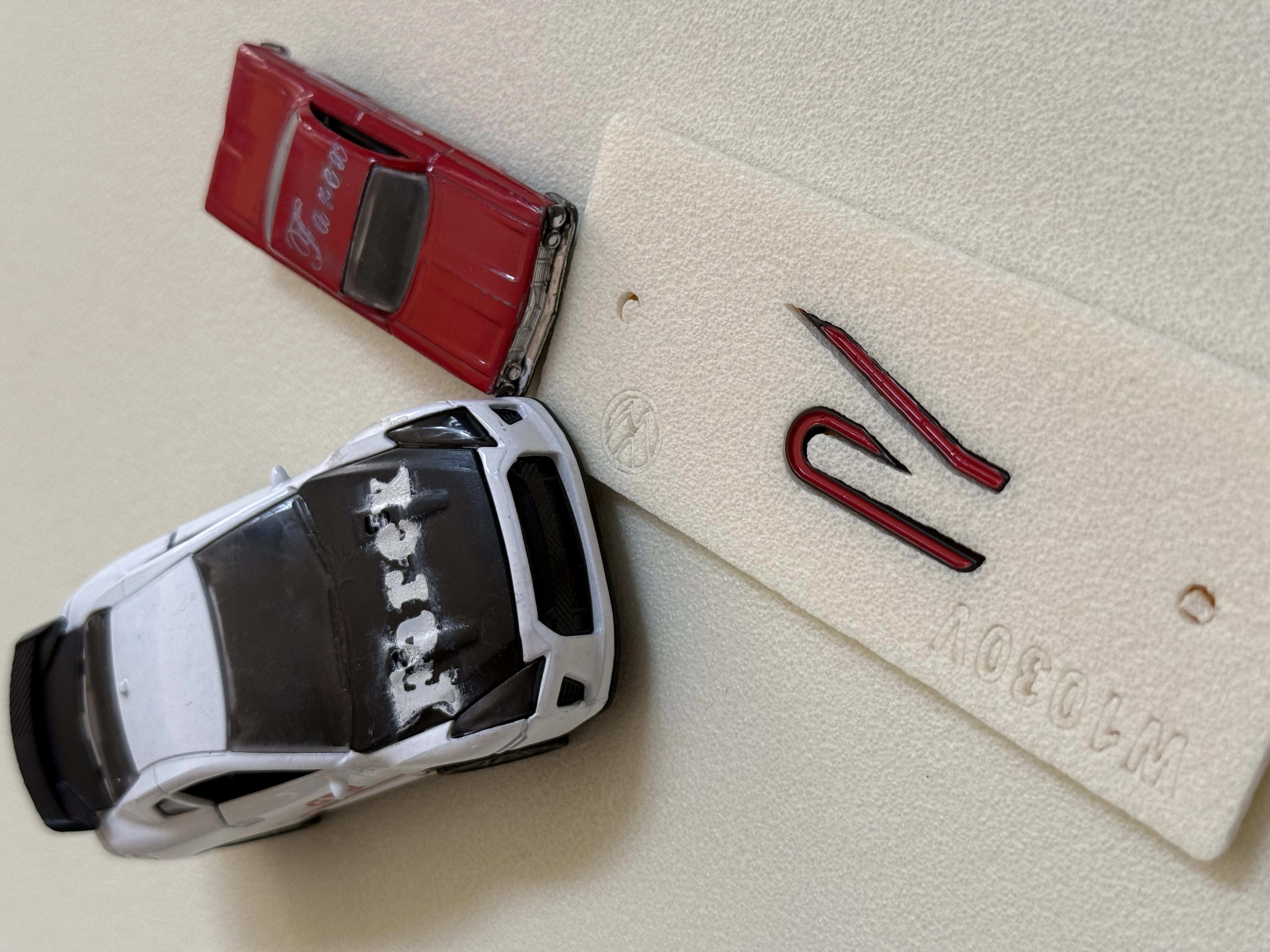 Volkswagen R Kırmızı-Piano Black Küçük Boy 4,5 cm 3M 3D ABS ( Tüm Modeller)
