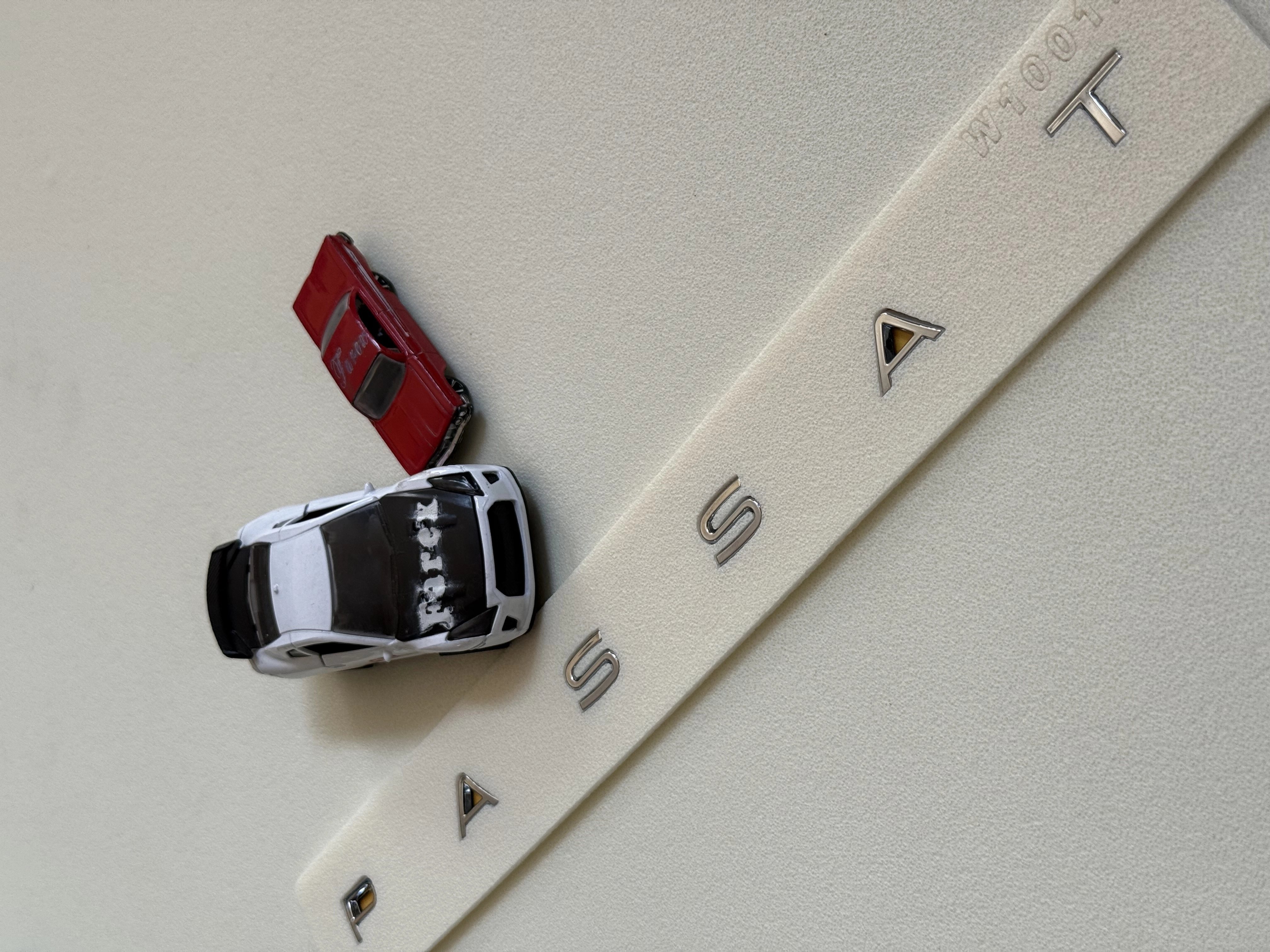 Volkswagen Passat Uyumlu 33 cm Yeni Nesil Boşluklu Krom Bagaj Yazısı Logosu Arması 3M 3D ABS
