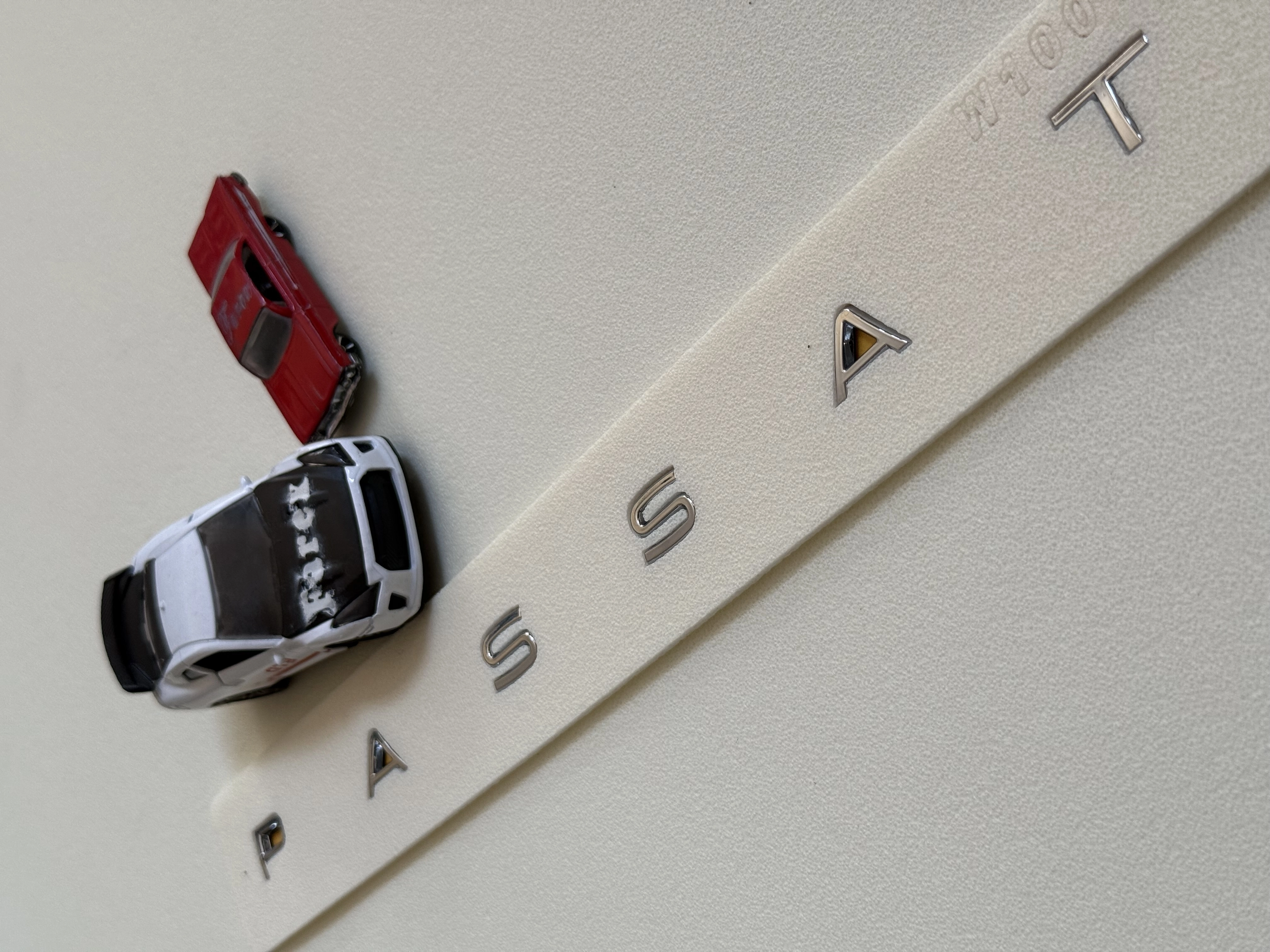 Volkswagen Passat Uyumlu 33 cm Yeni Nesil Boşluklu Krom Bagaj Yazısı Logosu Arması 3M 3D ABS
