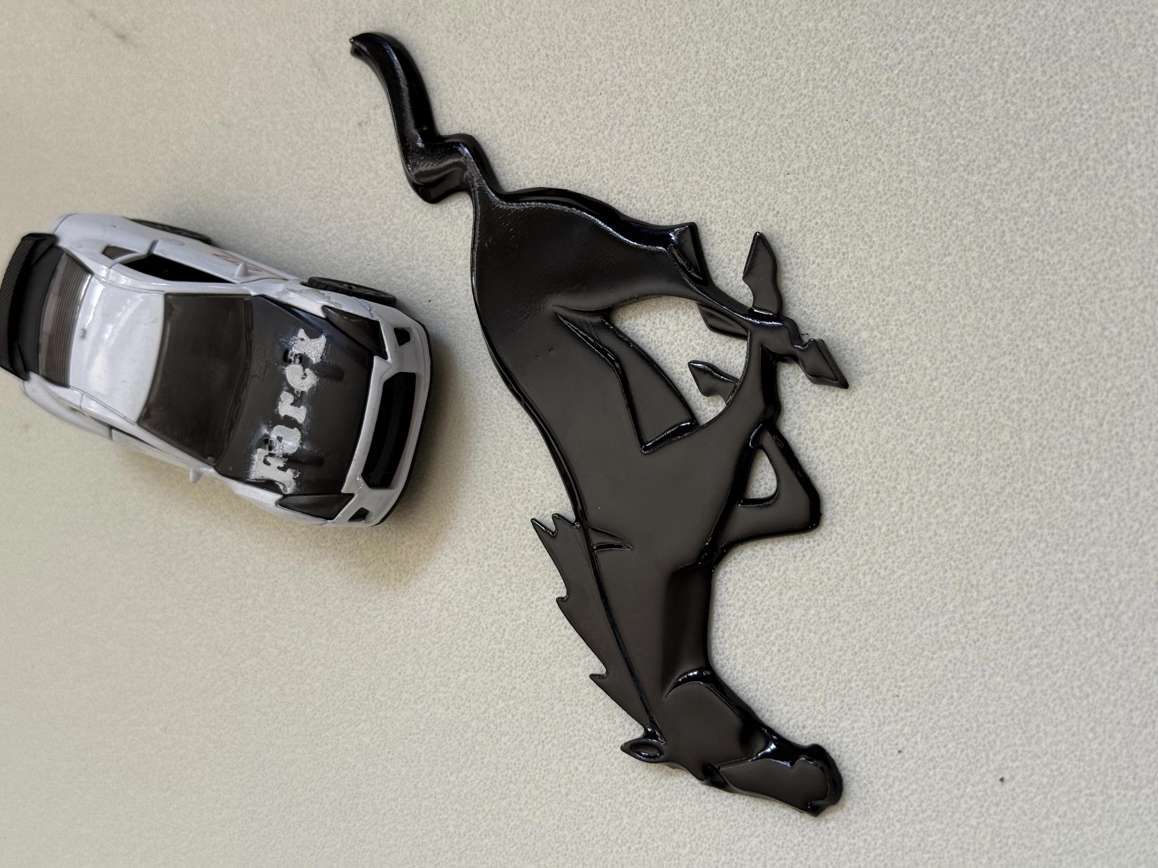 Ford Mustang Koşan At Büyük Boy Piano Black 3M 3D ABS