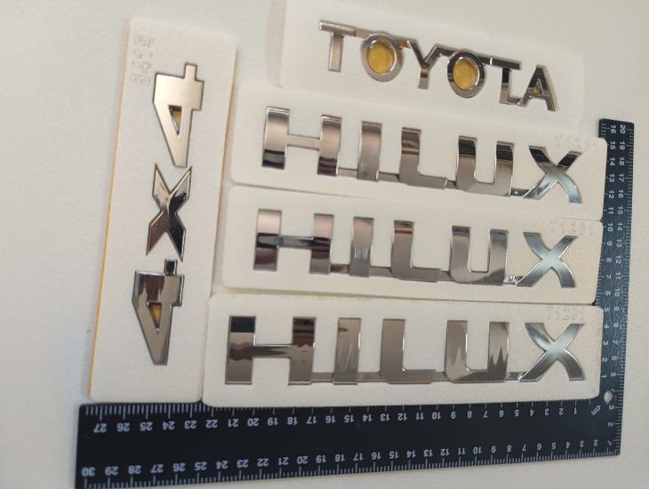 Toyota-Hilux-4x4 Krom Bagaj ve Çamurluk yazısı Seti 4’lü 3M 3D ABS