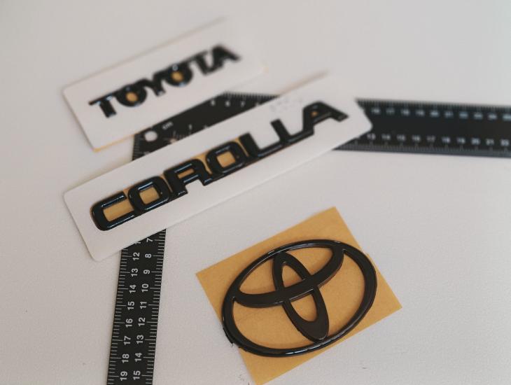 Toyota-Corolla Piano Black Efsane Kasa Bagaj Yazısı ve Bagaj Arması Seti 3’lü 3M 3D ABS