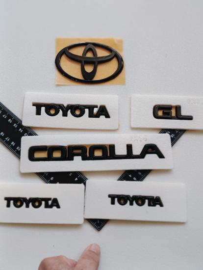 Toyota-Corolla-GL Piano Black Efsane Kasa Bagaj ve Çamurluk Yazısı ve Bagaj Arması Seti 3’lü 3M 3D ABS
