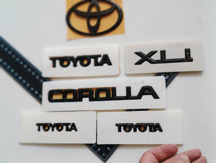Toyota-Corolla-XLi Piano Black Efsane Kasa Bagaj ve Çamurluk Yazısı ve Bagaj Arması Seti 3’lü 3M 3D ABS