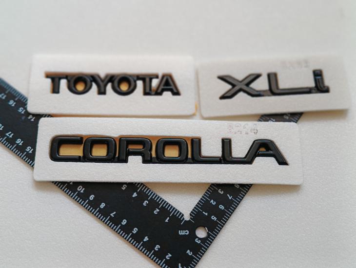 Toyota-Corolla ve XLi Piano Black Bagaj Yazısı Seti 3’lü 3M 3D ABS