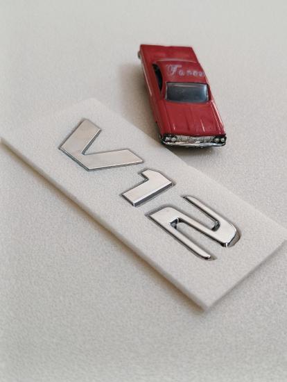 V12 Krom Çamurluk Yazısı 3M 3D ABS
