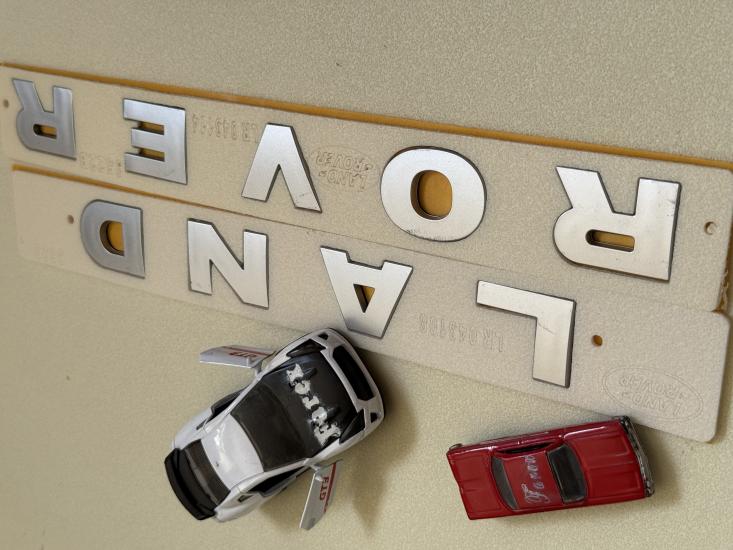 Land Rover Gri Bagaj Yazısı 3M 3D ABS