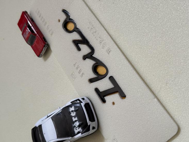 Torres İnce Tip Piano Black Bagaj Yazısı 3M 3D ABS