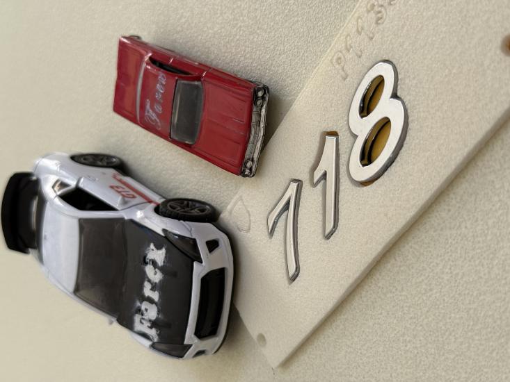 718 ( Porsche ) Krom Bagaj Yazısı 3M 3D ABS