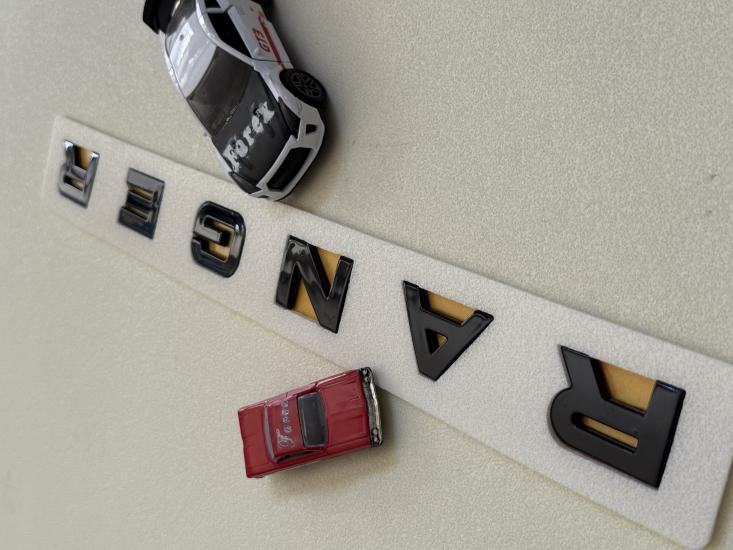 Ranger Ön Panjur Piano Black Yeni Nesil Boşluklu Yazısı 3M 3D ABS